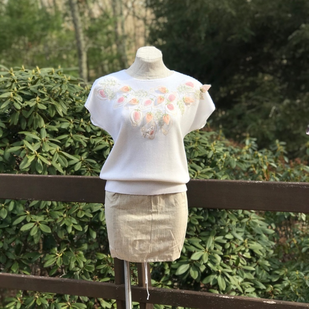 Vintage 70s NEW Womens Short Sleeve Sweater Top Embellished Appliqué Medium